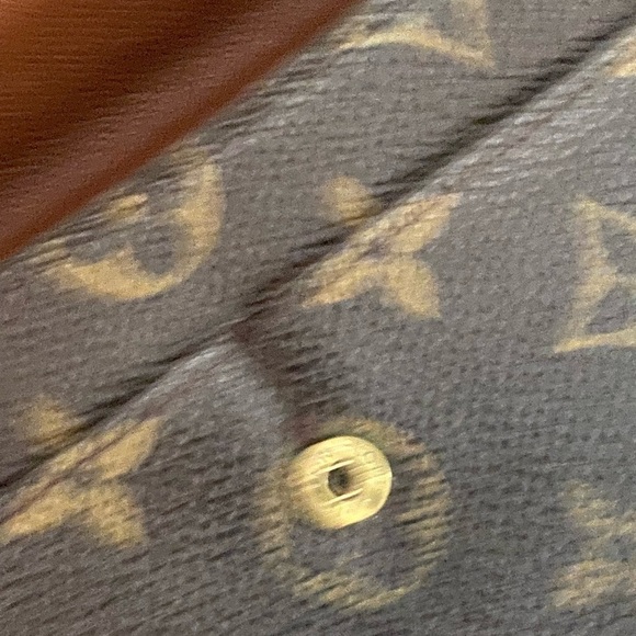 Louis Vuitton Monogram Sarah Wallet - Picture 7 of 13